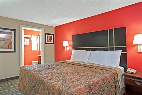 1 Queen Bed Smoking