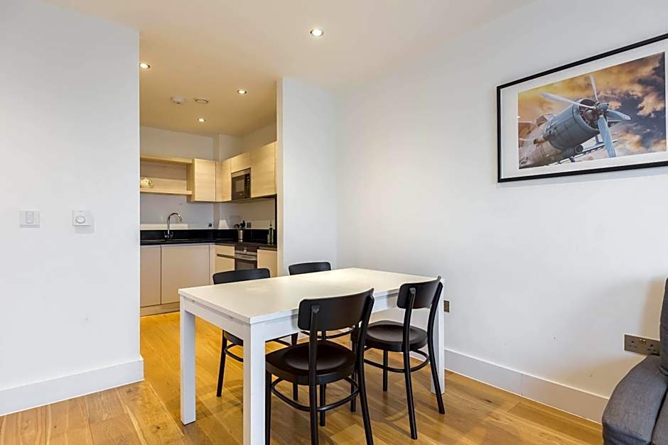 Portobello Apt with Floor-to-Ceiling Views