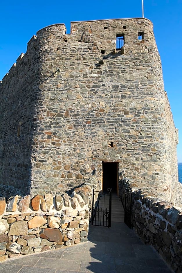 Mingary Castle - Restaurant with Rooms