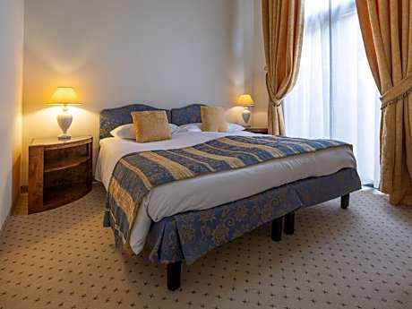 Family Room with Garden View