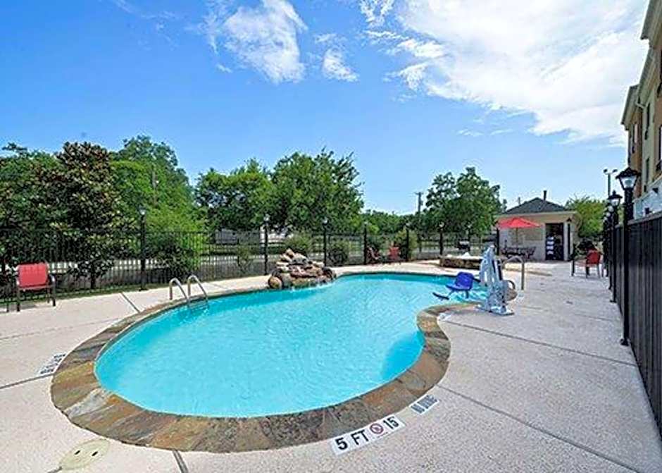 Comfort Suites Bay City East