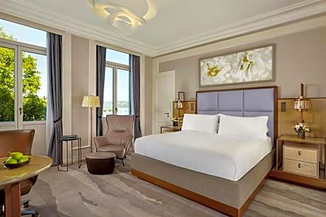 Deluxe Lake View, Guest room, 1 King, Lake view