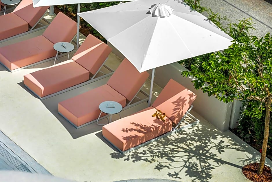 Cocoοns Suites & Villas Fourka