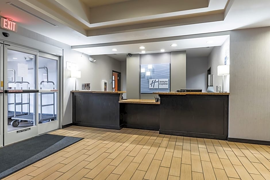 Holiday Inn Express & Suites New Martinsville