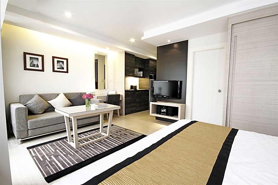 Classic Kameo Hotel & Services Apartment