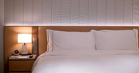 King Suite - Non-Smoking