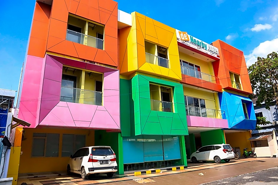 De Nearby Hotel