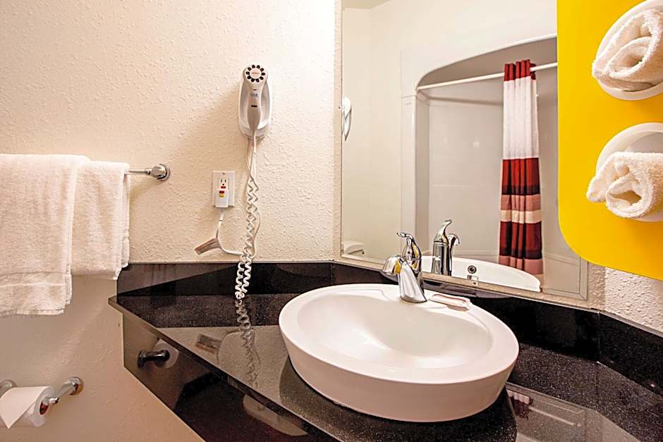 Seasons Inn Traverse City