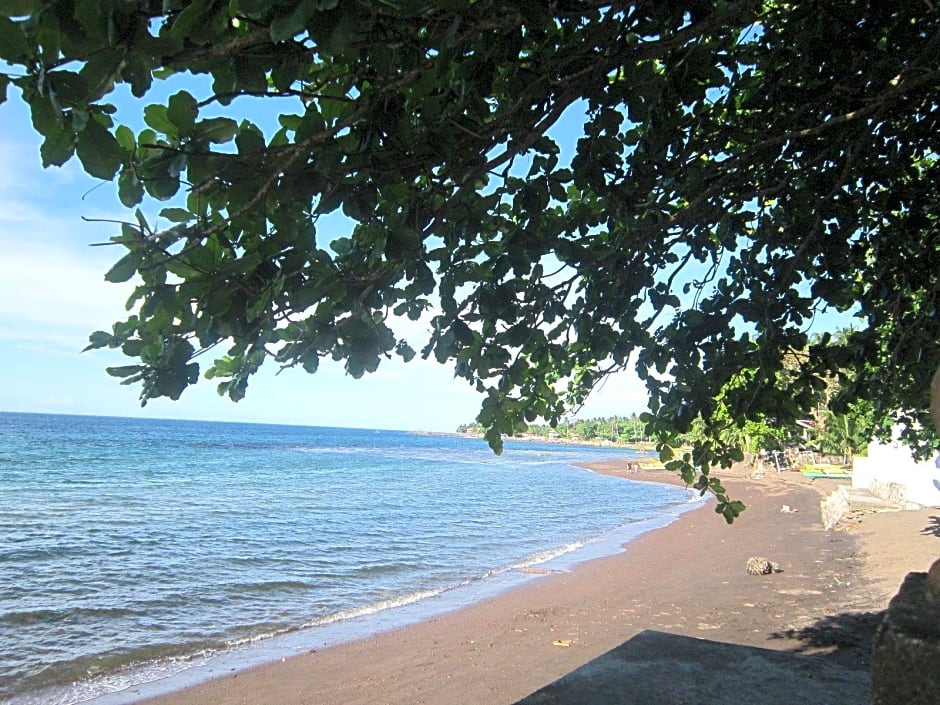 RedDoorz @ July's Haven Seaside Pension Camiguin