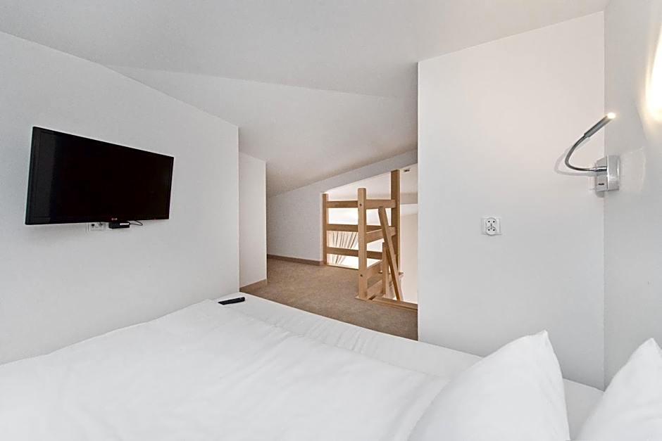 Villa 21 by Victus
