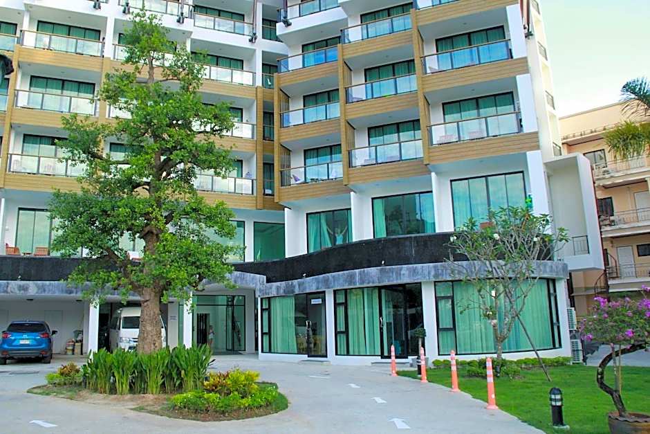 The Lunar Patong Hotel