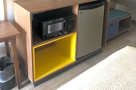 2 Double Beds Efficiency Suite Non-Smoking