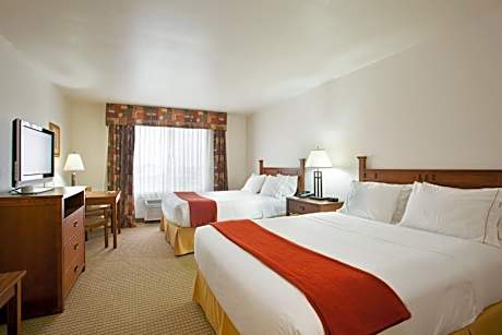 Standard Room with Two Queen Beds