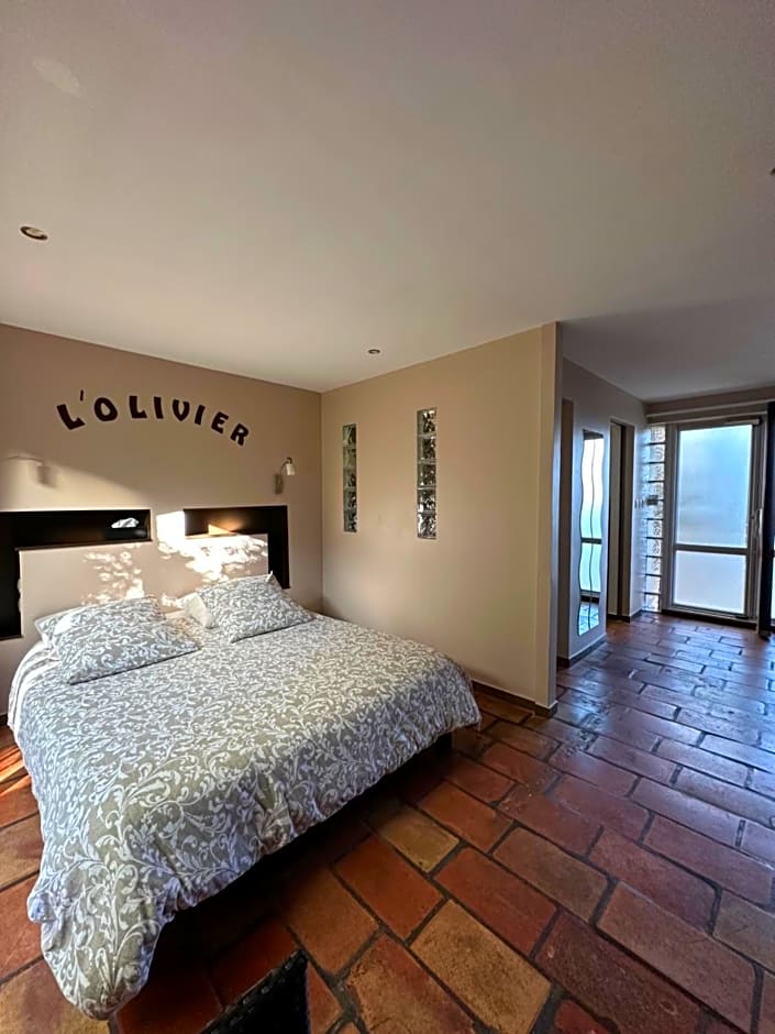 La Chambre de l'Olivier – Champigny-sur-Marne, CA