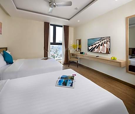 Deluxe Double or Twin Room with City View