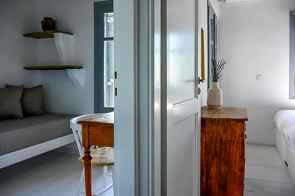 Living Theros Luxury Suites