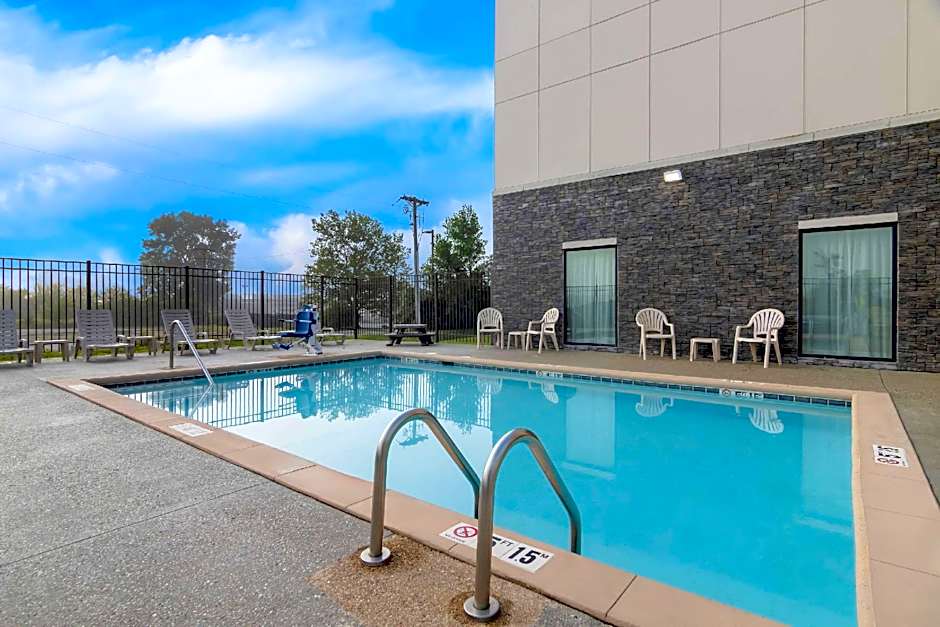 Comfort Suites Rensselaer near Fair Oaks