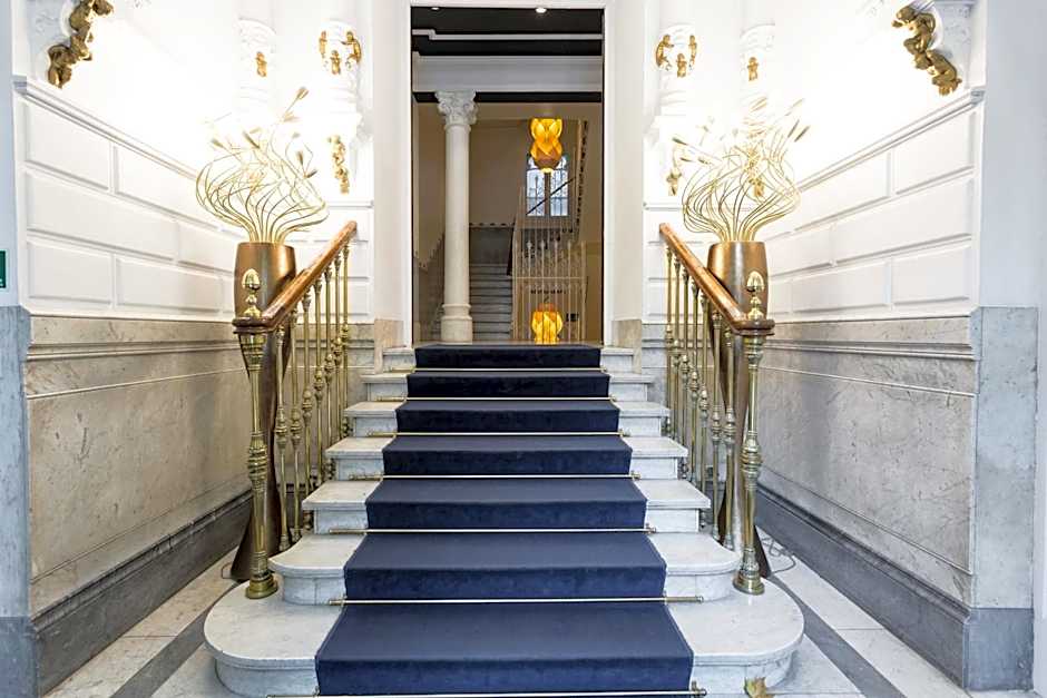 Petit Palace Lealtad Plaza