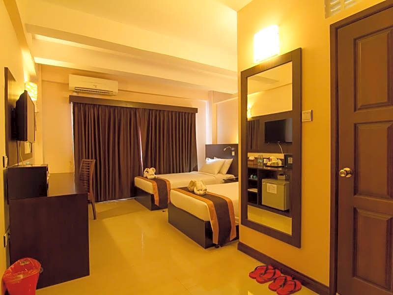 Photo 1 of 14 of Deluxe 1 Twin Bed