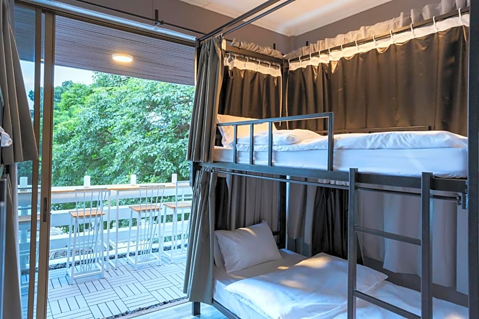 420 Hostel - Ekkamai Buds & Beds