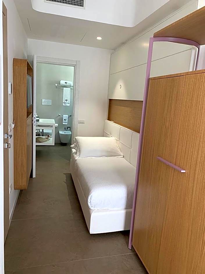 M&F Hotel