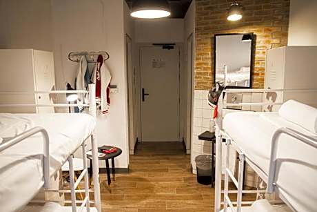 Single Bed in 4-Bed Dormitory Room with Private Bathroom