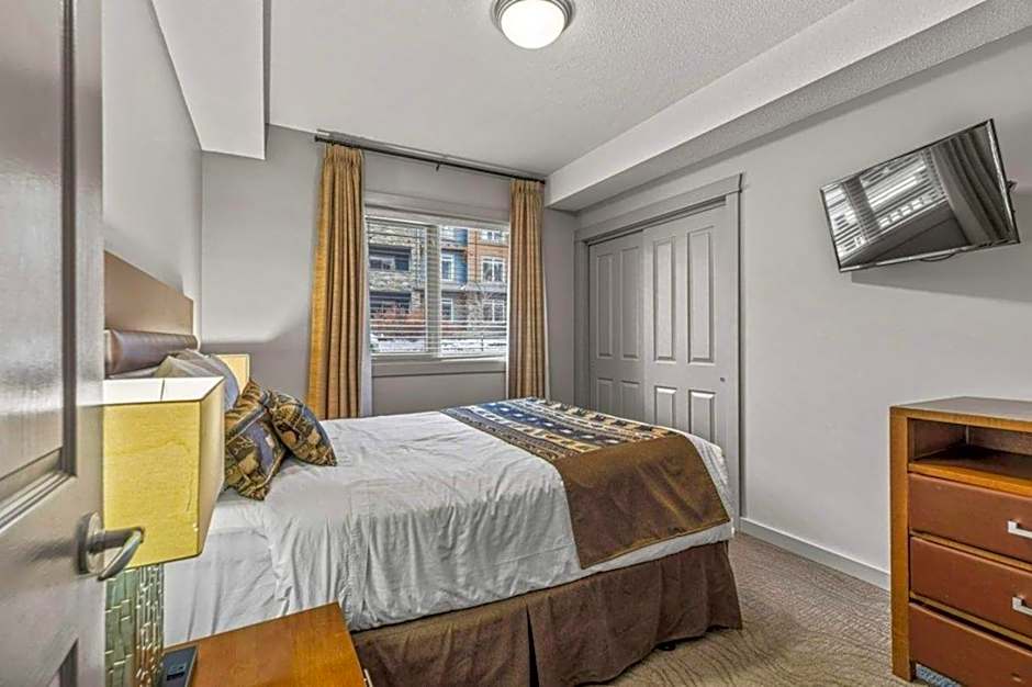 Rocky Mountain Getaway with Outdoor Heated Pool, 3 Hot Tubs, Gym, BBQ, Garage & 24 hour Reception near Banff