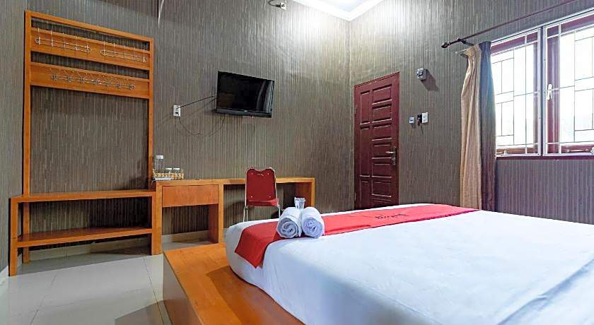 RedDoorz Syariah near UISU Medan