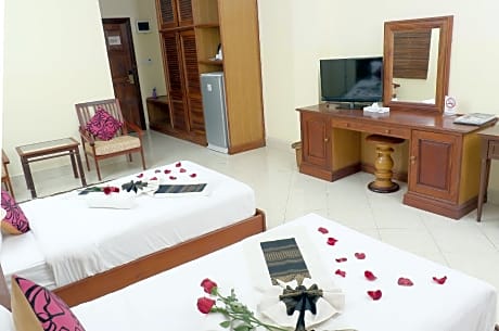 Deluxe Twin Bed Room