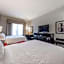 Hampton Inn & Suites DuPont
