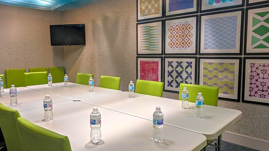 Holiday Inn Express Fort Wayne - East - New Haven, an IHG Hotel