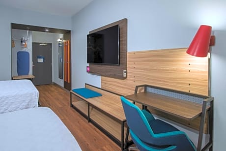 2 Queen Beds