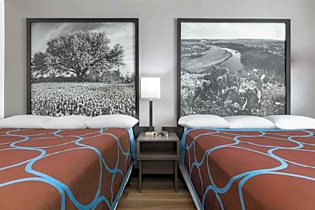 2 Double Beds Smoking