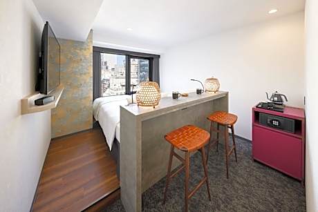 the b Premier Twin Room