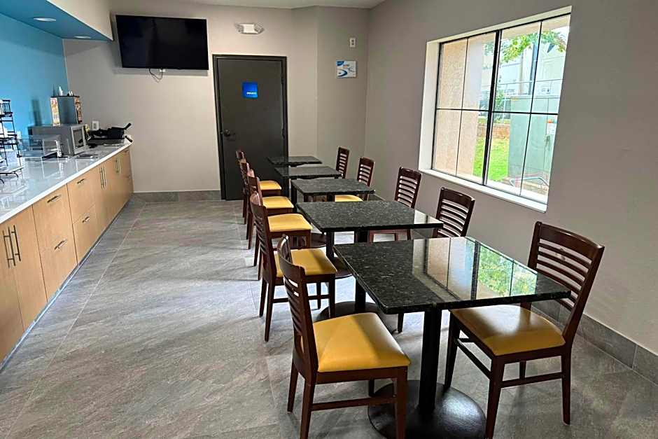 Days Inn by Wyndham McDonough