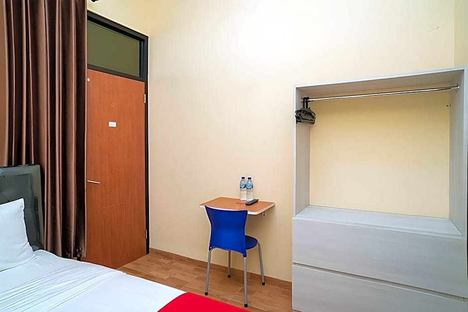 RedDoorz Syariah near Jembatan Merah Plaza