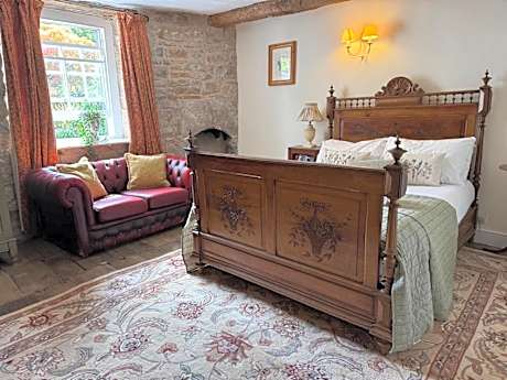 Double Room with Bath - Non Pet Friendly
