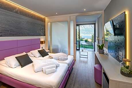 Junior Suite Twin Room with Lake View