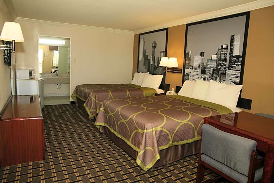 Super 8 by Wyndham Tyler TX