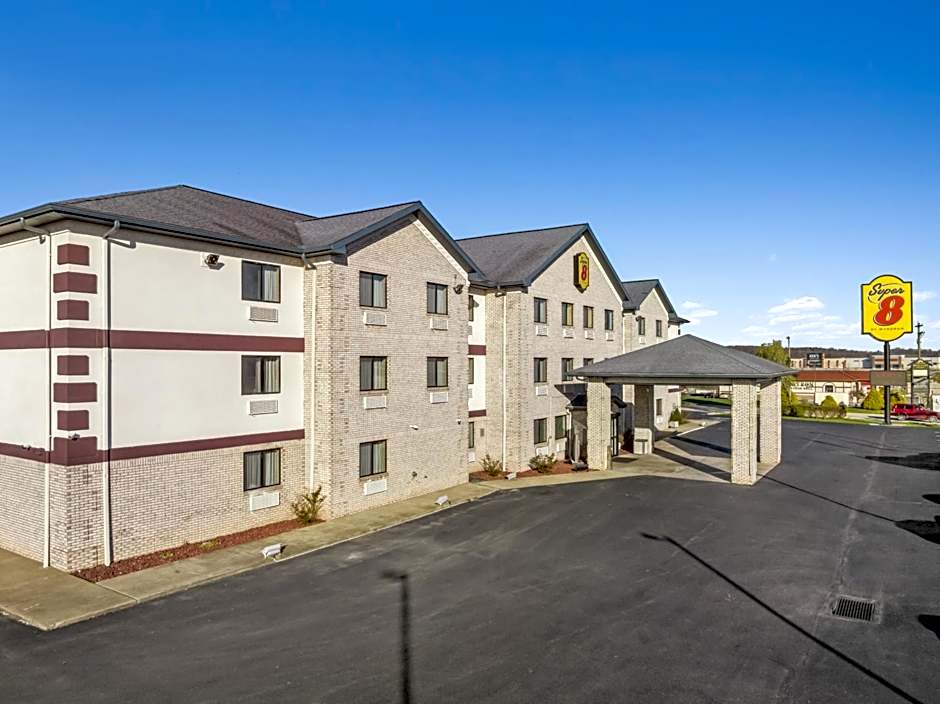 Super 8 by Wyndham Uniontown PA