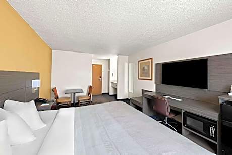 Standard King Room - Non-Smoking