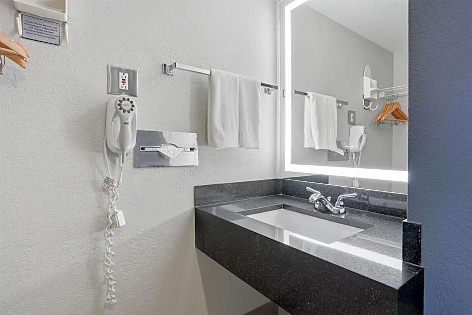 Seven Oaks Hotel Regina, SureStay Collection by Best Western