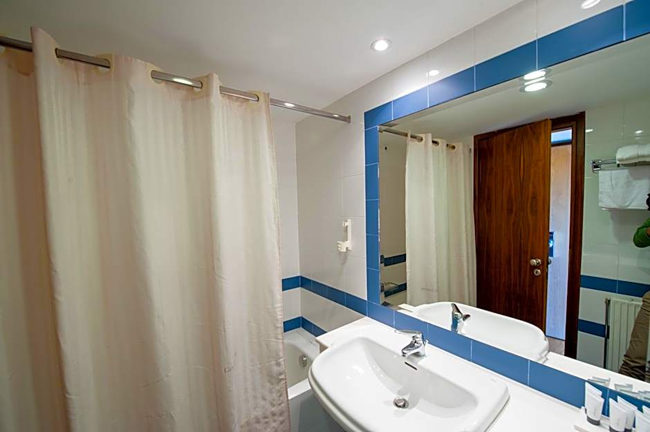 Zdjęcie 1 z 4 — Double Room