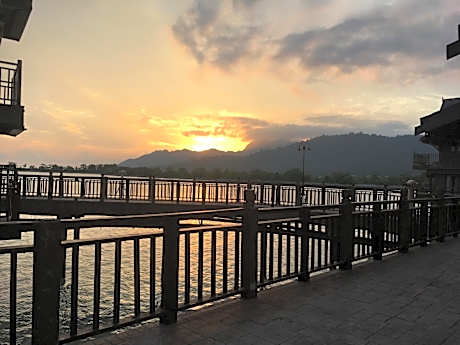 THE LAGOON WATER CHALET