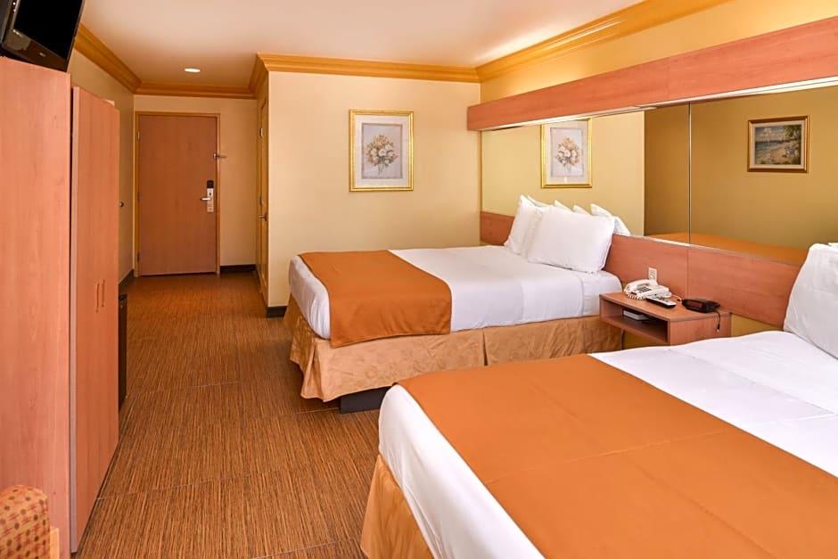 H3 Inn & Suites - LAX Airport - Los Angeles