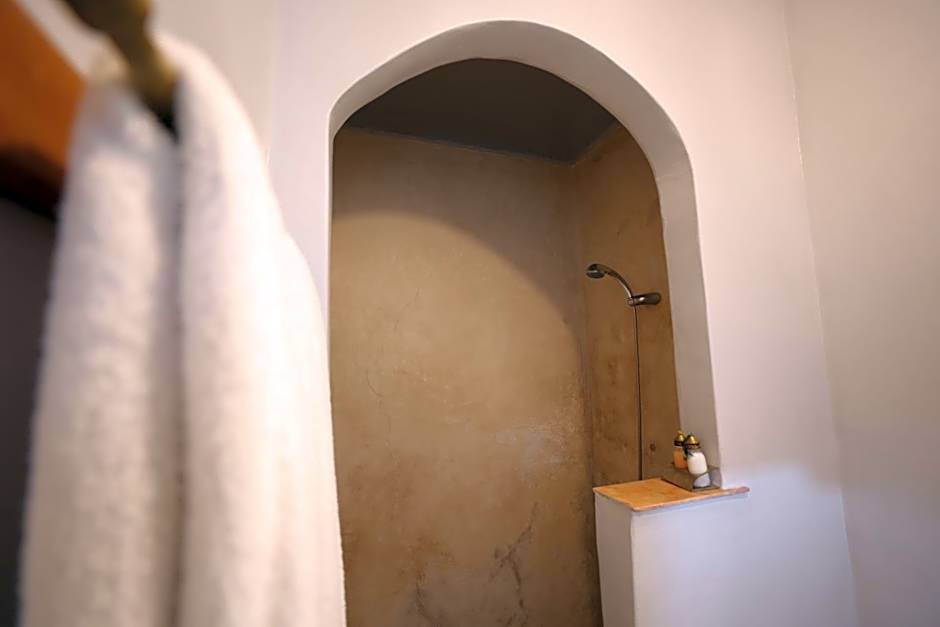 Riad O LY