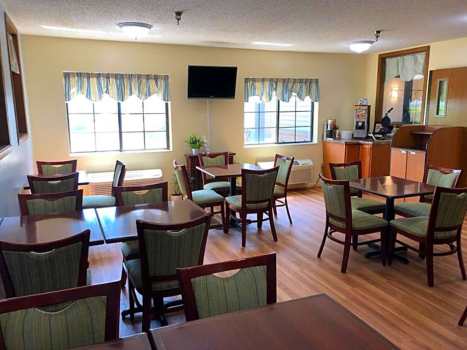 Days Inn by Wyndham Iron Mountain