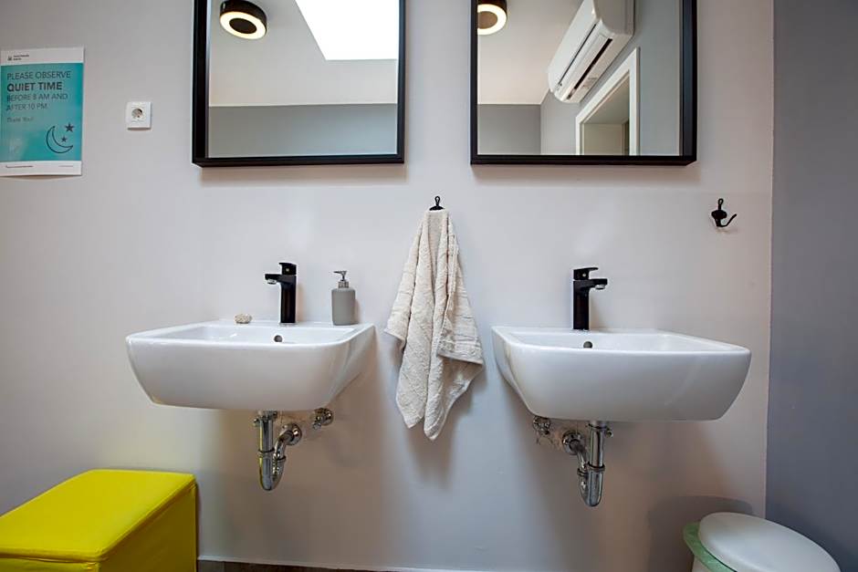 SUBTUB Hostel Makarska