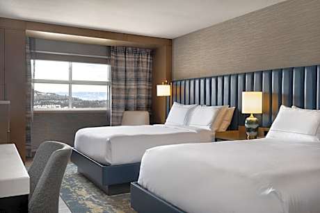 Queen Room with Two Queen Beds with Bath Tub