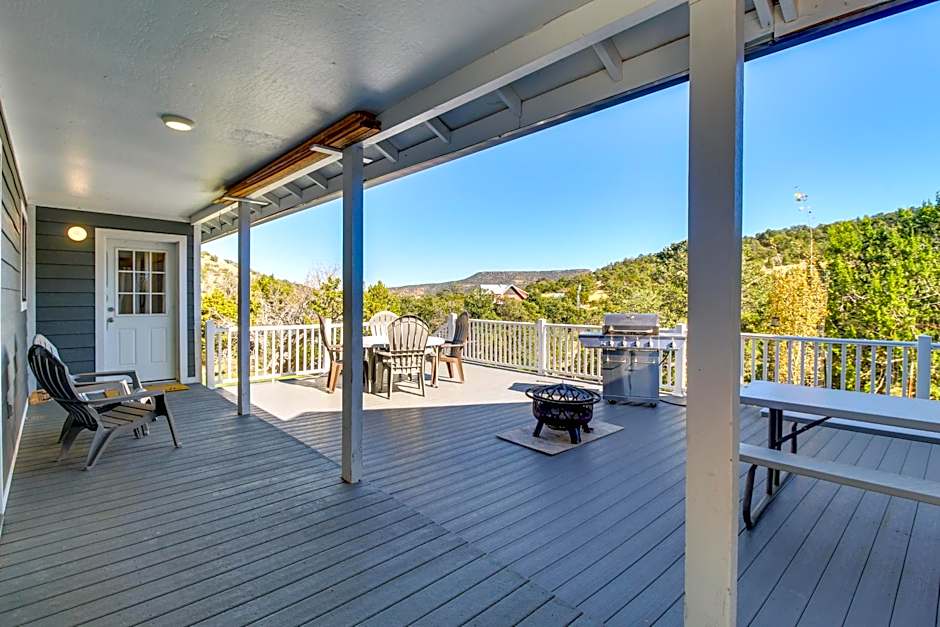 Eagar Vacation Rental Home with Spacious Deck!